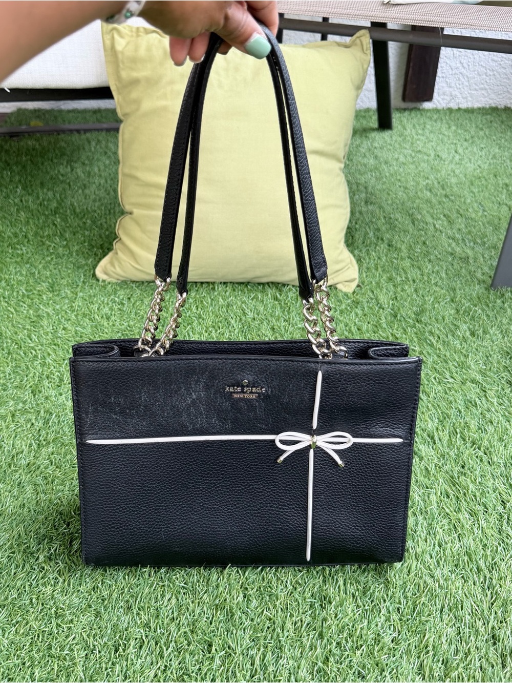 Kate Spade New York Black Pebbled
Leather Bow Tote Shoulder Bag
Chain Straps